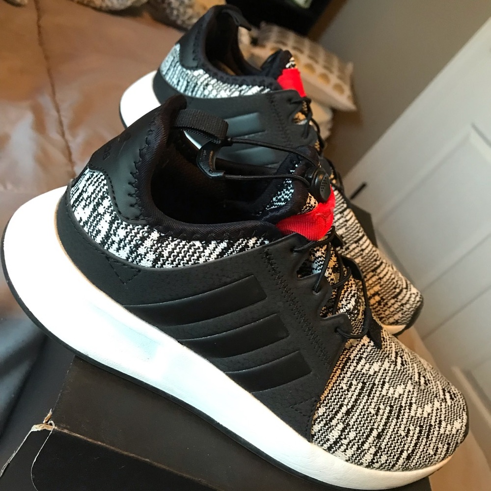 like new amazing adidas tennis shoes!